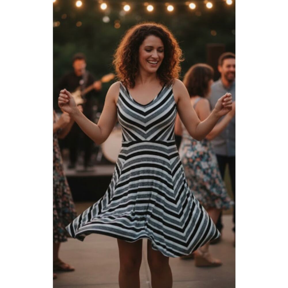 PerSeption Concept Black & White Chevron V-Neck Dress Size M EUC